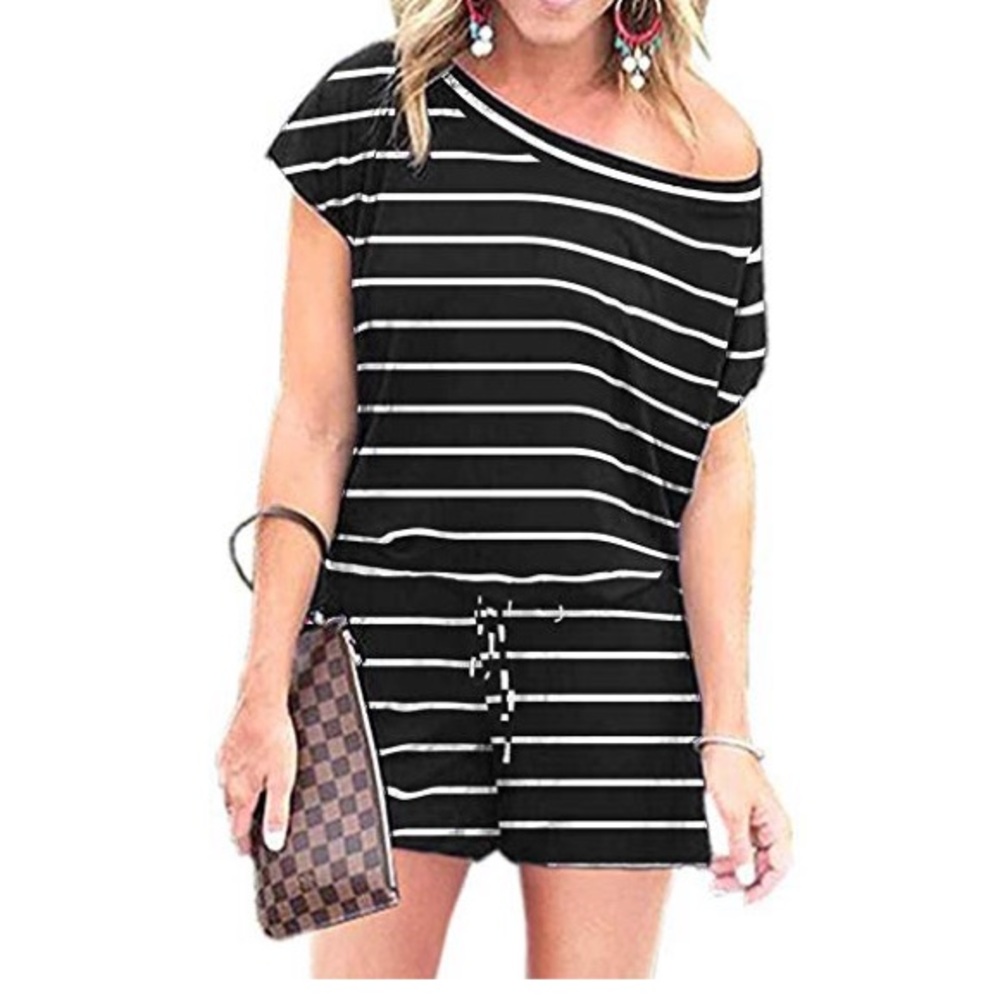 🖤Black & White striped romper🖤
